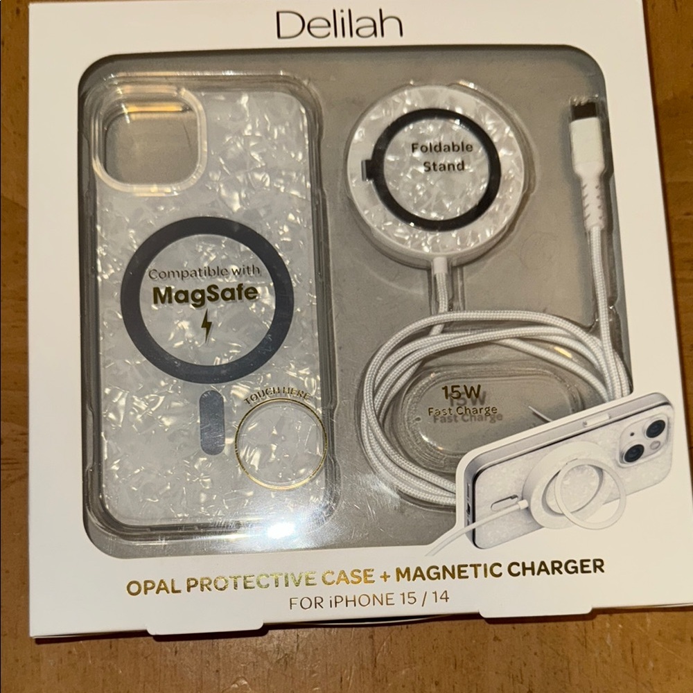 Delilah Pearl 14/15 iPhone Case with Magnetic Charger